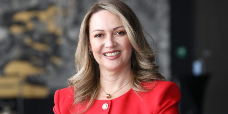 "Los extranjeros que vienen al país son los que están impulsando la industria turística": Paula Cortés Calle, presidenta de Anato