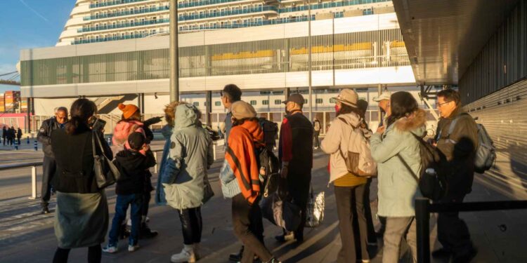 Llegada de cruceristas en el Port de Barcelona