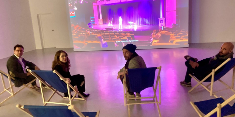 La artista Irene de Andrés invita a subir a bordo del crucero turístico que zarpa del Centro Párraga