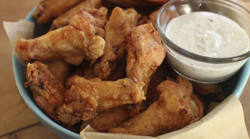 Avoiding food poisoning at your Super Bowl party
