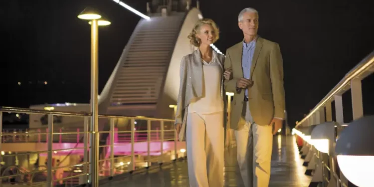 Experiencias nocturnas en cruceros de lujo: cinco viajes exclusivos del 2024