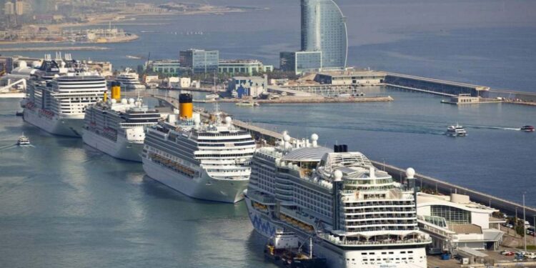 cruceros sin acceso a agua en Barcelona y piscinas de cámpings con agua de mar