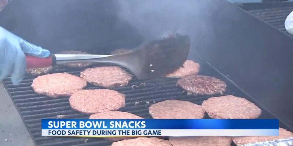 Health experts urges football fans to keep Super Bowl foods safe and healthy this weekend | Video