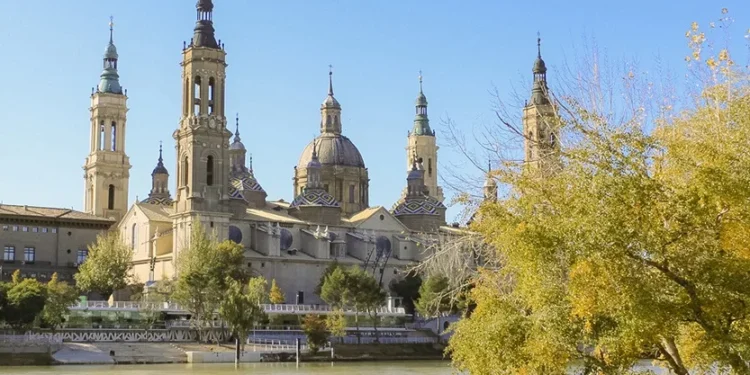 En este momento estás viendo Descubriendo Zaragoza: Un viaje fascinante por la Ciudad de las Maravillas