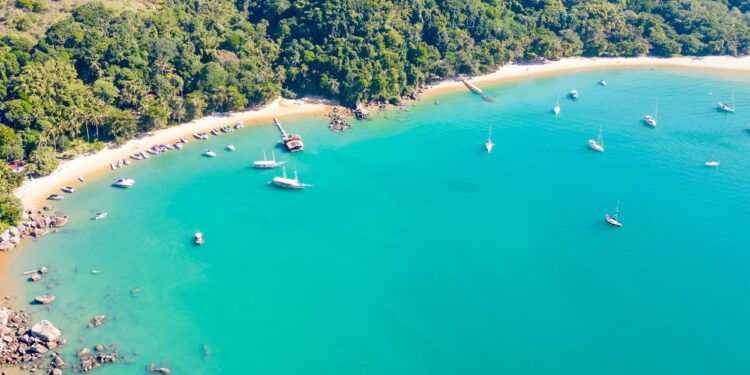 playas, islas y calles coloniales