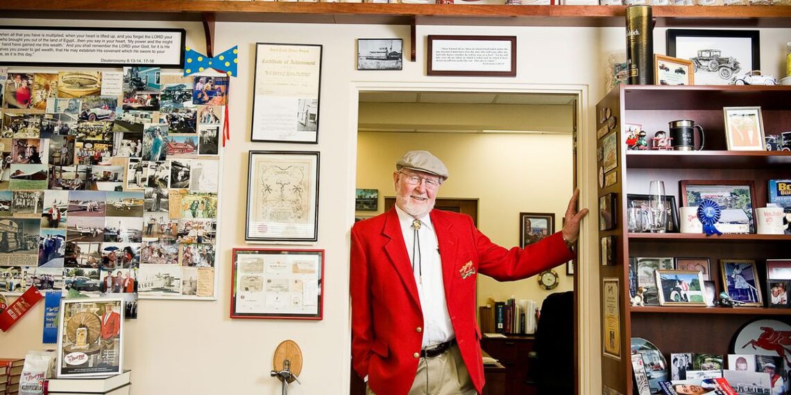 Bob's Red Mill founder, Bob Moore, dies at 94