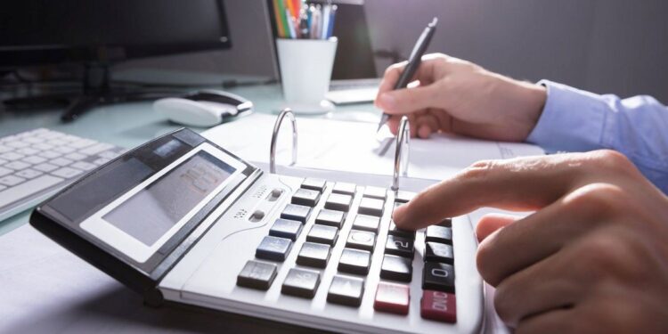 cómo pedir el reintegro del 35% por viajes al exterior durante 2023