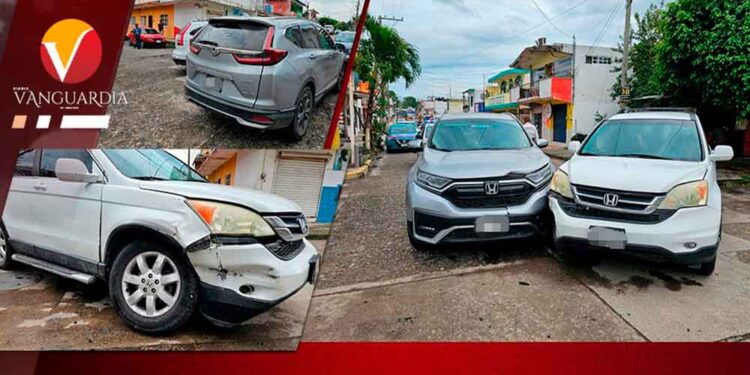 Chocan sus Hondas en céntrico crucero de Tuxpan