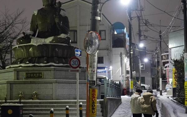 La fuerte nevada en Tokio y el centro de Japón deja viajes cancelados y cortes eléctricos