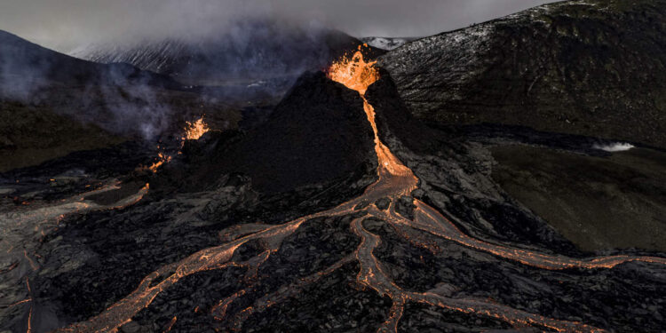 Así afecta a los viajes la nueva erupción volcánica de Islandia