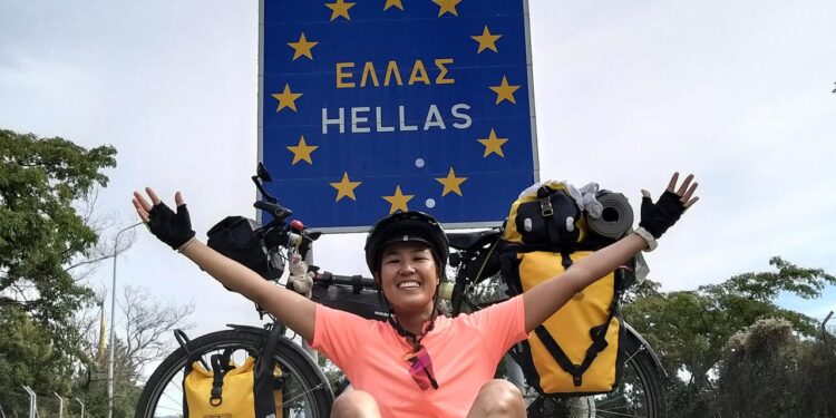 Una joven española llama a las mujeres a perder el miedo a viajar solas cruzando Eurasia