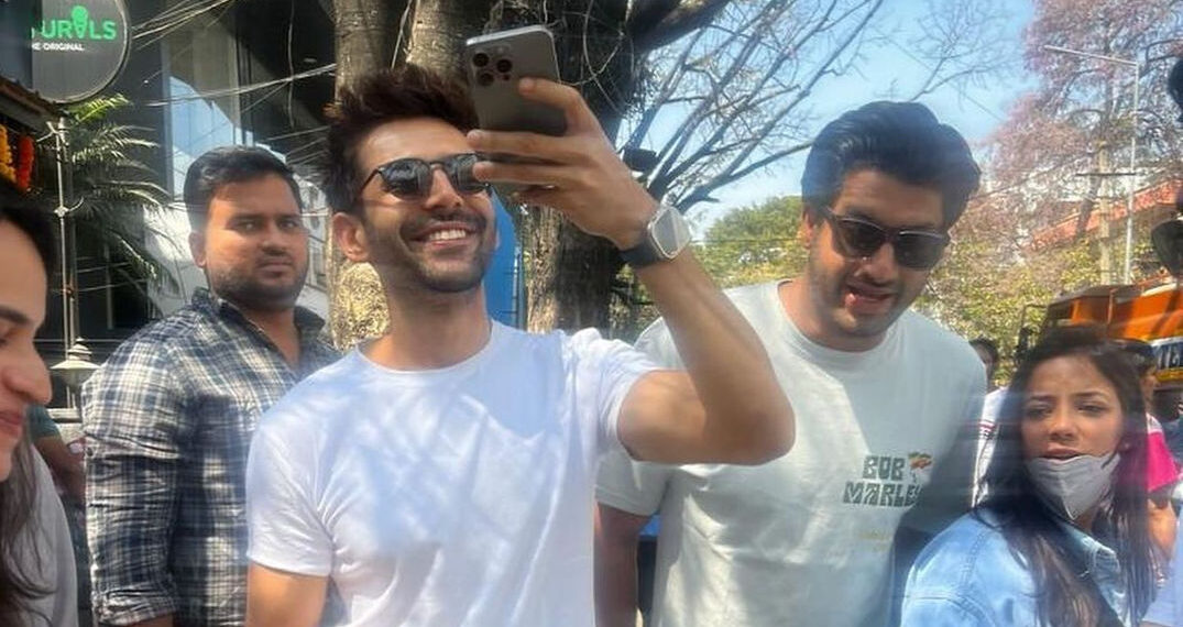 Kartik Aaryan Visits Bengaluru's Famous Rameshwaram Cafe, Nagarjuna Foods; Photos Go Viral- Republic World