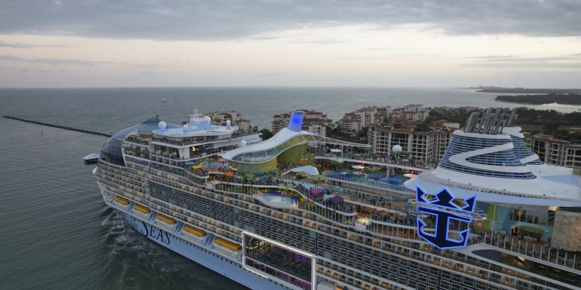 VÃ­deo | El crucero mÃ¡s grande del mundo realiza su primer viaje | VÃ­deos