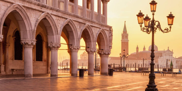 12 lugares imprescindibles para un primer viaje a la ciudad de los canales