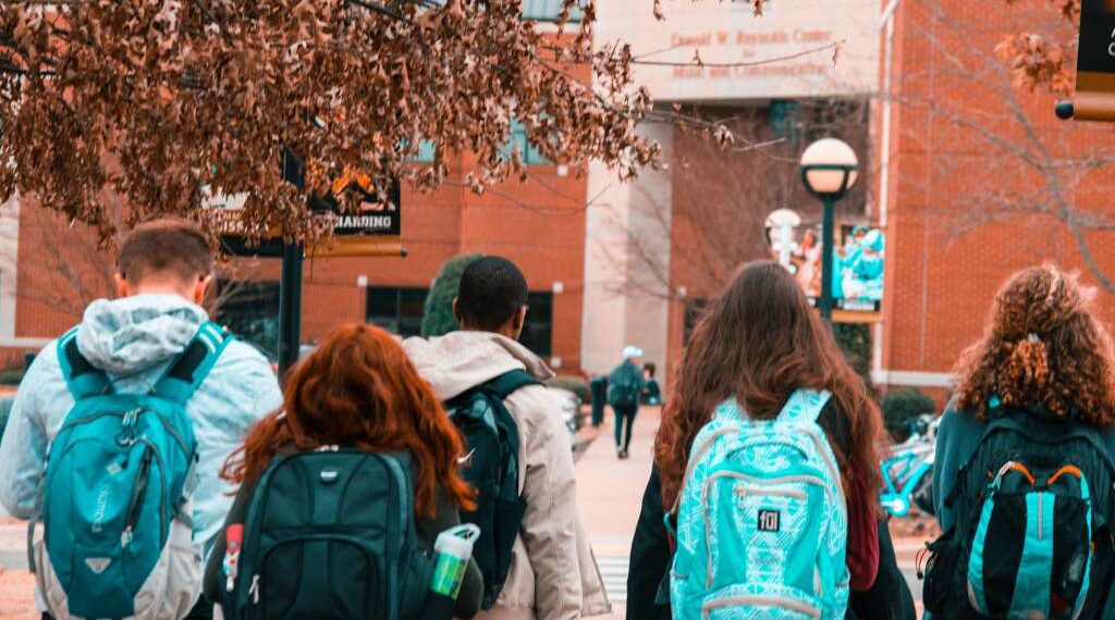 7 mejores destinos para estudiar y vacacionar en el extranjero