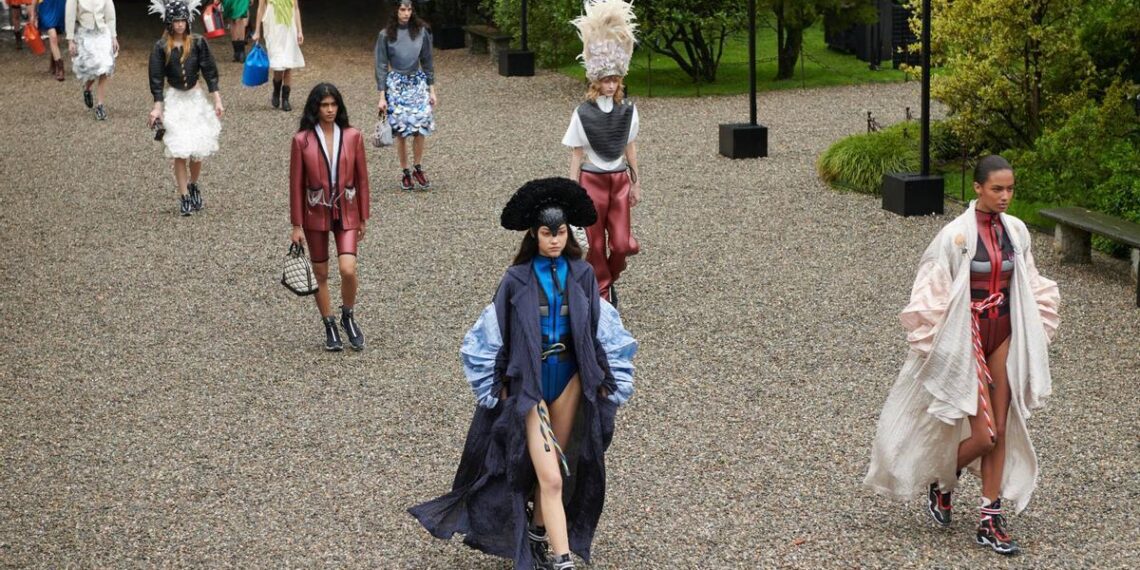 LOUIS VUITTON EN BARCELONA | Louis Vuitton elige Barcelona para presentar su desfile Crucero 2025