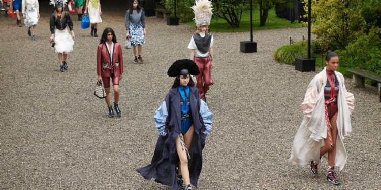 LOUIS VUITTON EN BARCELONA | Louis Vuitton elige Barcelona para presentar su desfile Crucero 2025