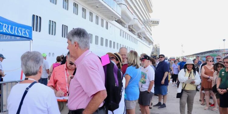 Mazatlán cierra enero con arribo de 14 cruceros turísticos, 7 menos que en 2023 - El Sol de Mazatlán