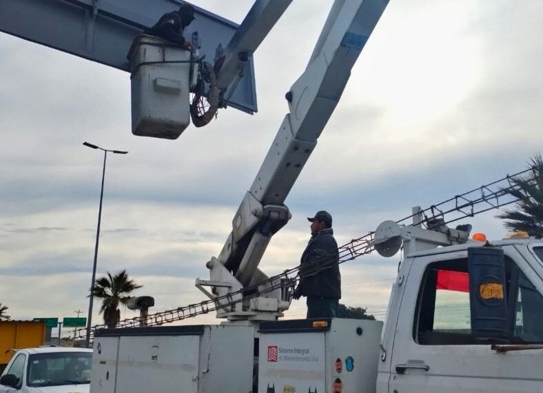 Realizan mantenimiento y colocan nuevos semáforos en cruceros de Torreón – Reporte Laguna