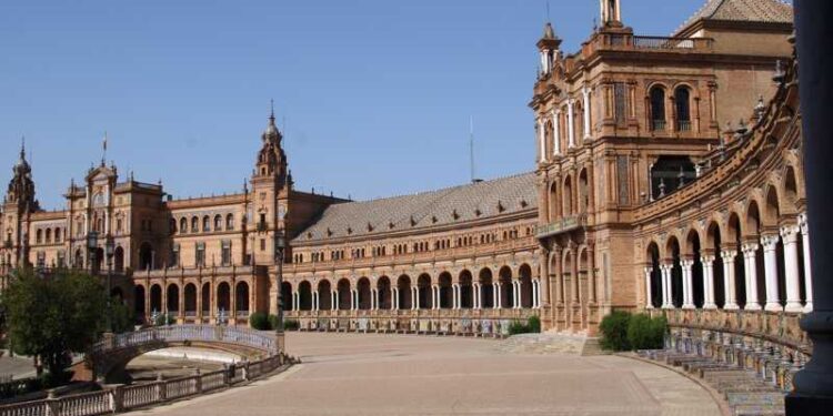Agencias de viajes rechazan que se cierre la Plaza de EspaÃ±a: "No es positivo...