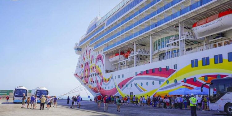 Pisco: llega crucero con más de 2600 visitantes al puerto Paracas | EDICION