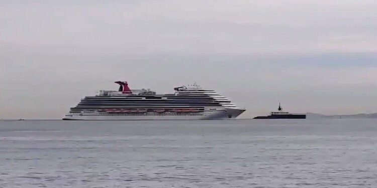 Crucero con Más de 2,200 Turistas Llega a Puerto Vallarta; Cada Uno Gasta Hasta 120 Dólares