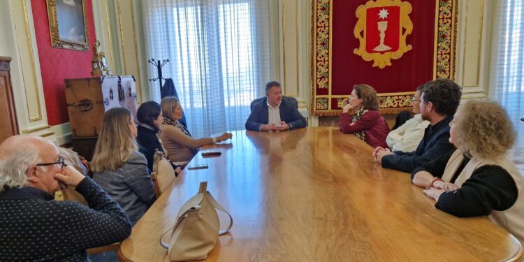 Profesionales de agencias de viajes de lujo visitan Cuenca y se reúnen con Dolz y Tirado