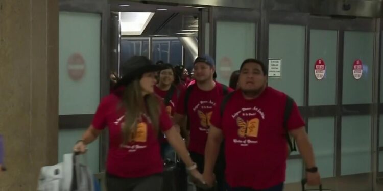 Organización ayuda a 'dreamers' con viajes internacionales