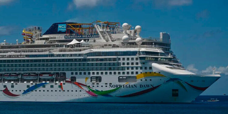 Por qué más de 2.000 pasajeros están confinados en un crucero frente a la isla Mauricio