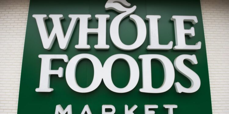 Retiran productos lácteos de Whole Foods por brote mortal de Listeria