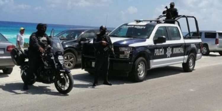 Presencia policiaca en los muelles donde arriban cruceros