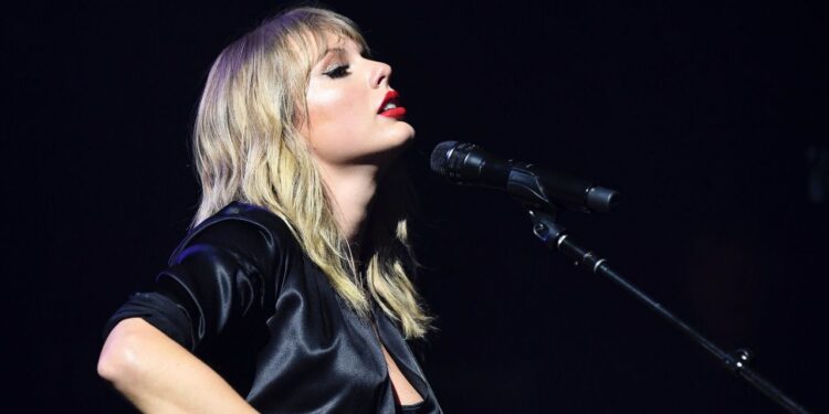 Comparten los viajes en jet privado de Taylor Swift para mostrar su huella de carbono y ella amenaza con denuncia