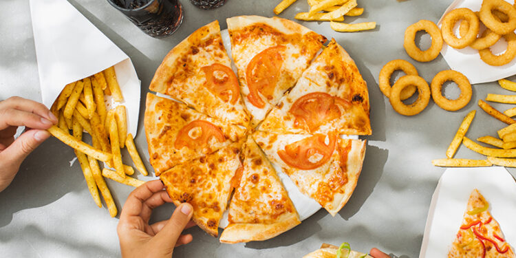 A Daily Diet of Burgers And Pizzas Could Be Putting You at Risk of Alzheimer's : ScienceAlert