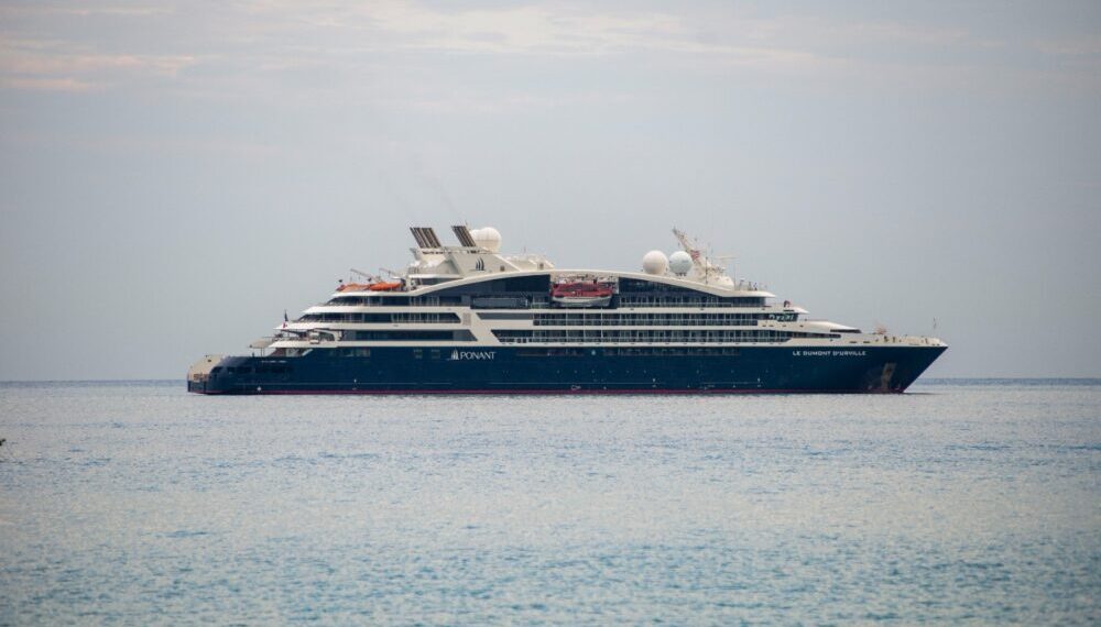 Crucero De “ultra Lujo” Recorre El Pacífico Costarricense