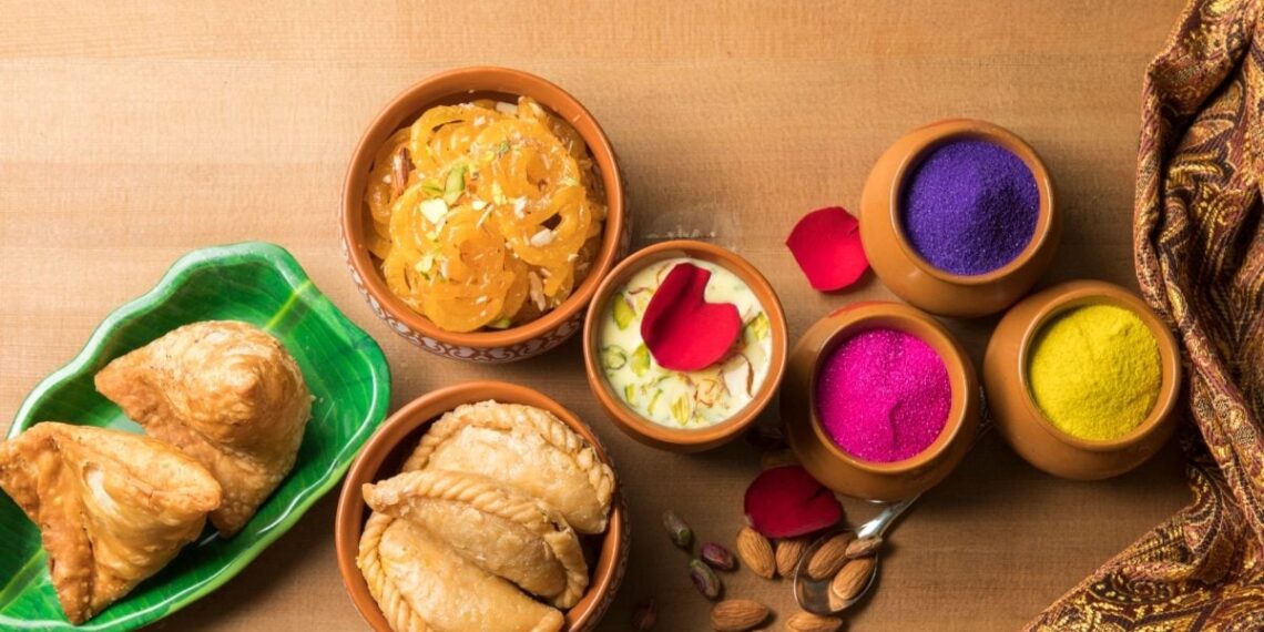 Holi 2024: 10 Traditional Foods to Enjoy on This Festival of Colours!