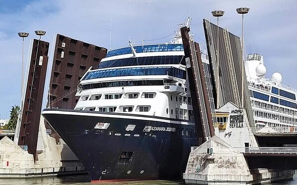 El Puerto de Sevilla inicia la temporada de cruceros con Azamara Cruises
