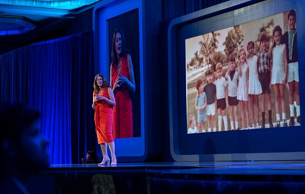 “Fortaleciendo Vínculos Transnacionales: La Visión Innovadora para las Comunidades Latinas”