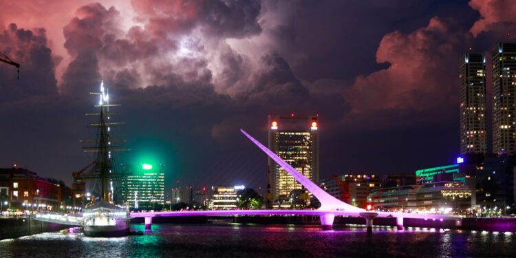 Buenos Aires, entre los destinos de moda para viajar en 2024