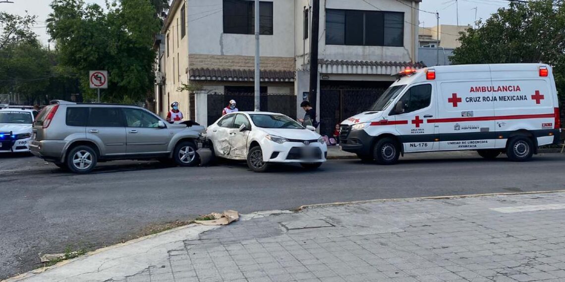 Choque de crucero en la colonia Del Prado en Monterrey| Telediario México