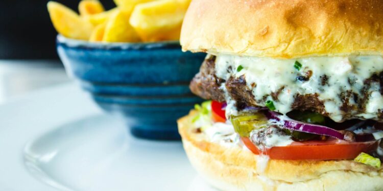 Cheeseburger with fries