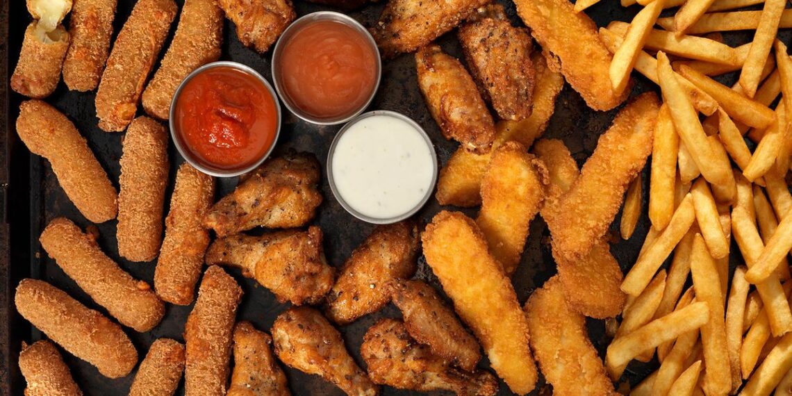 Chicken mozzarella fingers: How to combine the 2 best bar foods for happy hour at home
