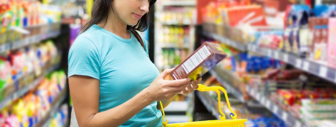 With 40% ownership, Maple Leaf Foods Inc. (TSE:MFI) insiders have a lot at stake