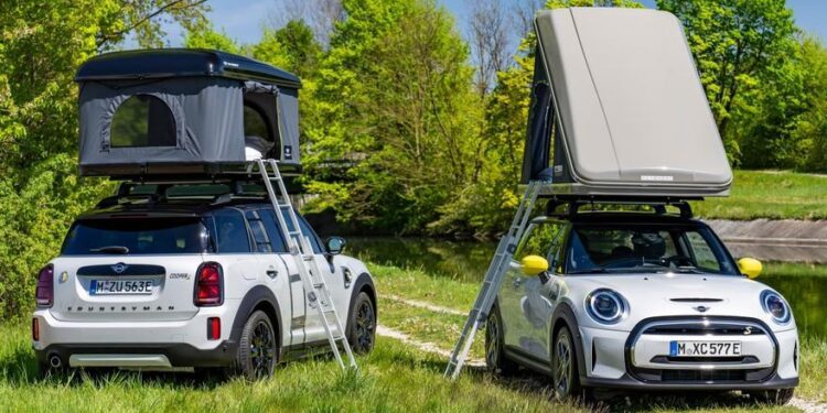 Dormir en el techo del coche, la última moda en viajes