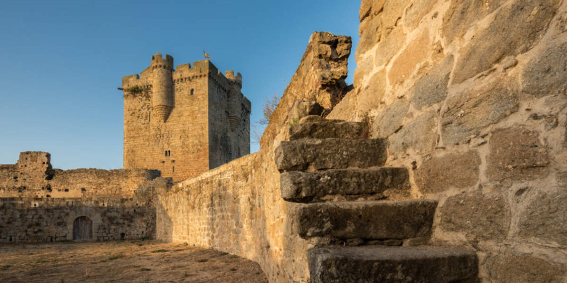 Los castillos más imponentes de Salamanca para viajar entre leyendas y piedras