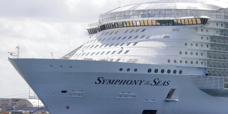 Descubre una cámara oculta en el baño de su habitación en un crucero