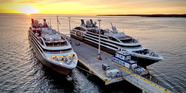 Dos cruceros de lujo en Puerto Madryn