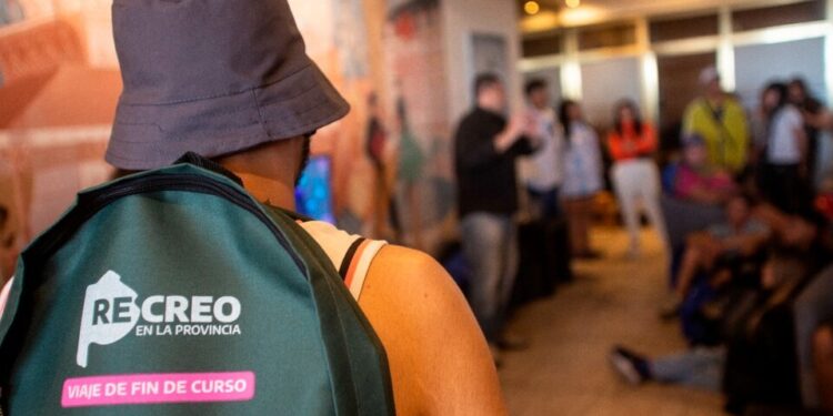 El libertario Romo quiere prohibir el mar  | Criticó la política por la que 300 mil alumnos tuvieron su viaje de egresados