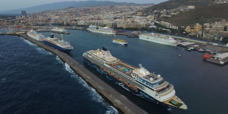 El puerto de Tenerife acogerá una decena de cruceros en primera escala en lo que resta de temporada - Infopuertos