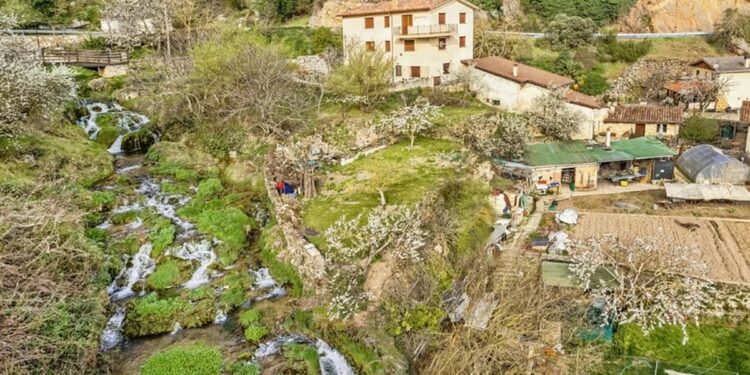 El bonito pueblo español conocido como la ‘villa de las mil cascadas’ que tiene una ruta de senderismo y un patrimonio único