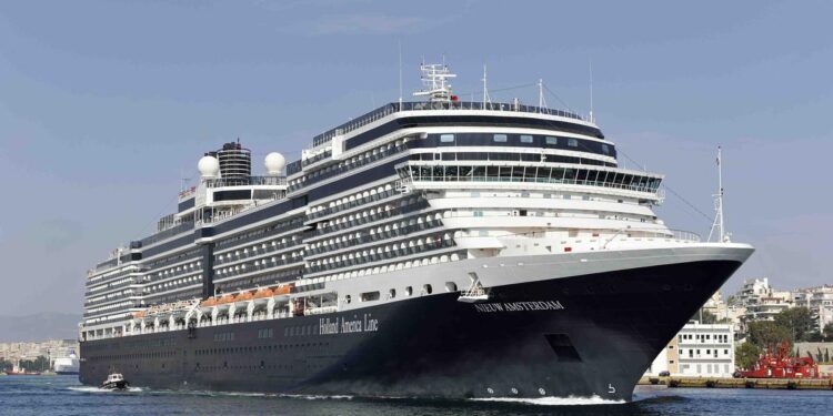 Mueren dos tripulantes en crucero de Holland America
